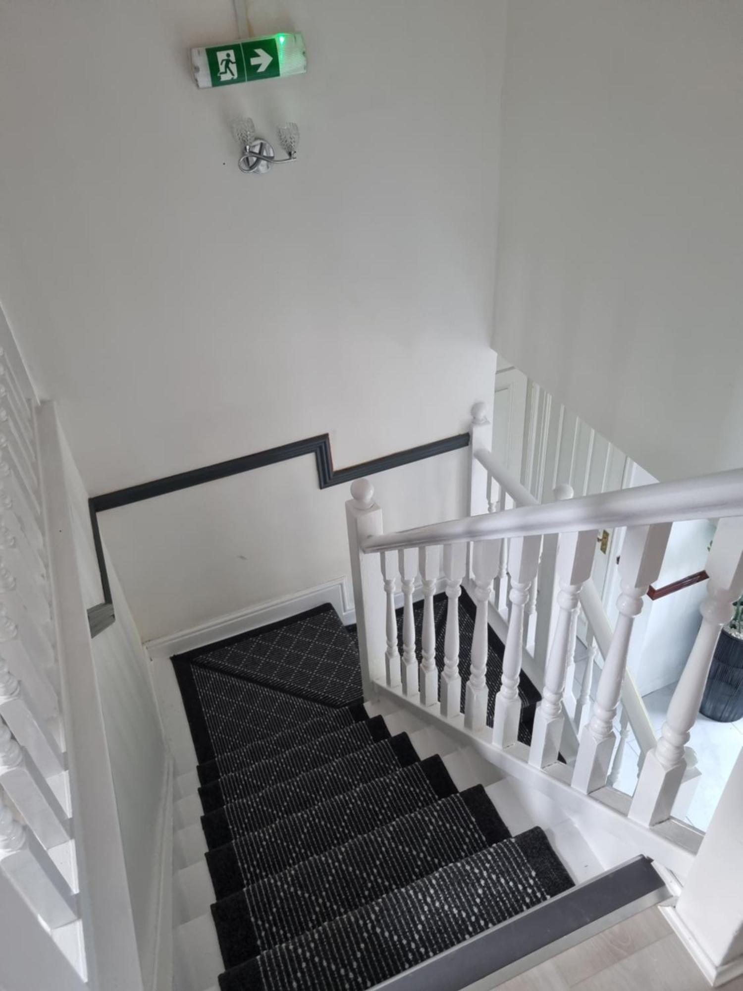 Molineux House 4 Bed With 2 Ensuite Bedrooms, Sleeps 7, Private Gated Parking, Spacious Garden, 5 Mins Walk From Broadgreen Train Station, Close To M62 *